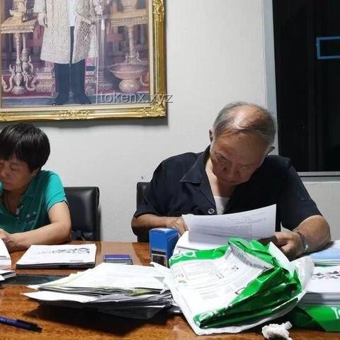 丈夫伪造车祸杀妻与正常车祸报警求助的对比分析：人性、法律与社会影响
